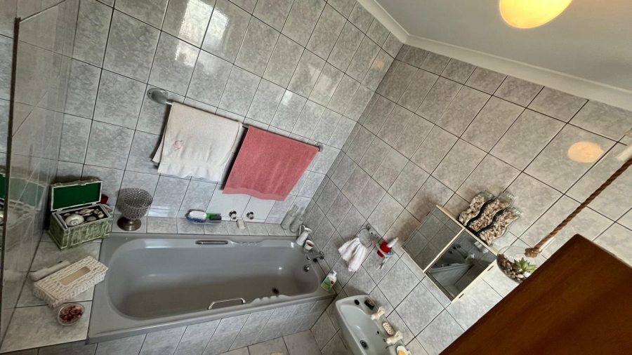 2 Bedroom Property for Sale in Wavecrest Eastern Cape